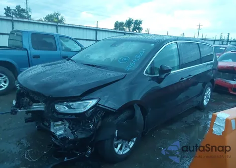 2023 Chrysler Pacifica Touring L z USA, uszkodzony, nr VIN 2C4RC1BG7PR606443